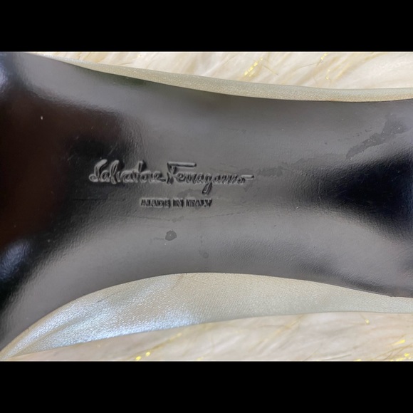 Salvatore Ferragamo Vintage Shiny Fabric Heel 7.5 - Picture 8 of 8